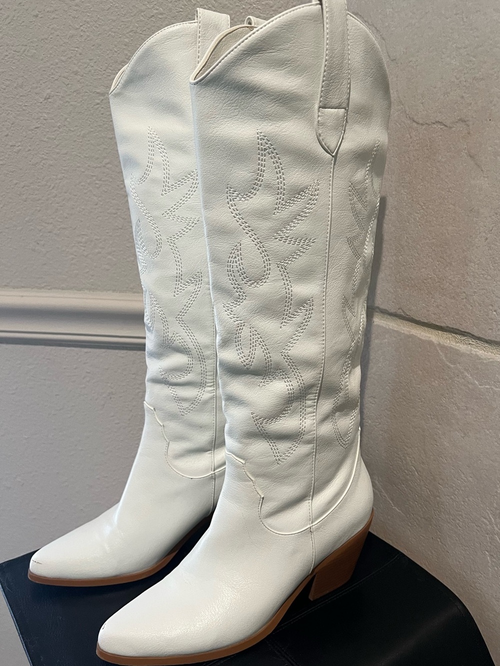 Ladies white knee high low heel western cowboy boots sz 7.5M